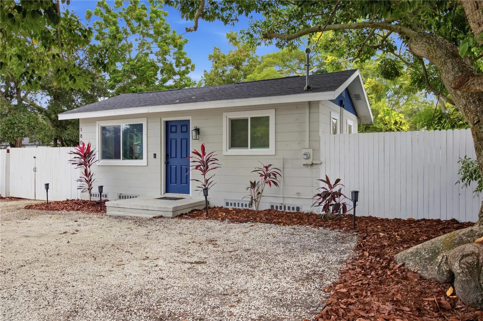 1807 DOUGLAS AVE