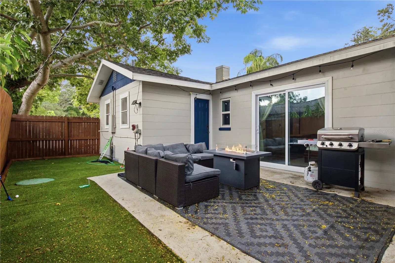 1807 DOUGLAS AVE