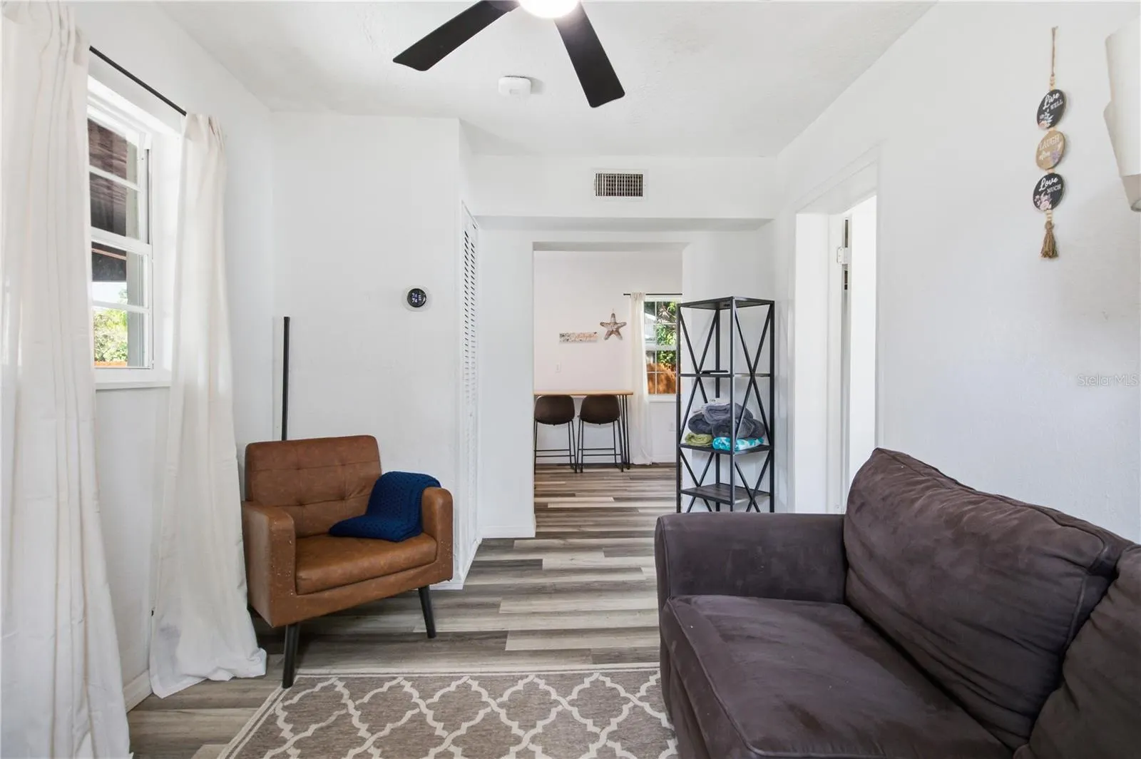1807 DOUGLAS AVE