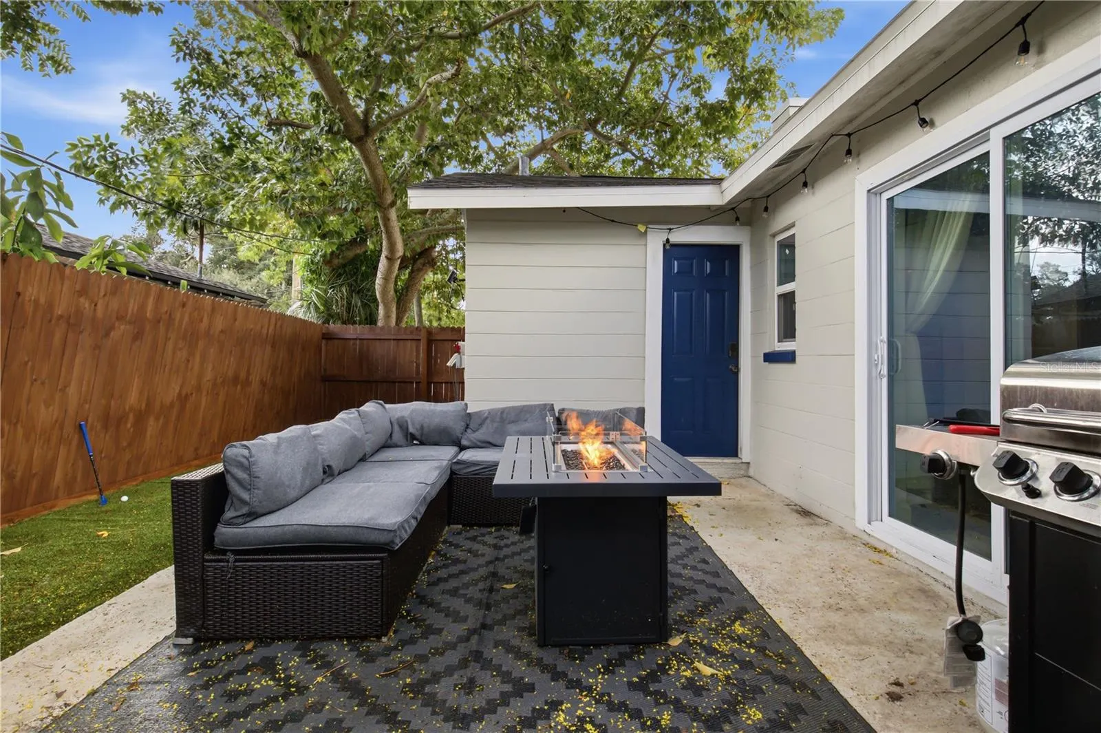 1807 DOUGLAS AVE