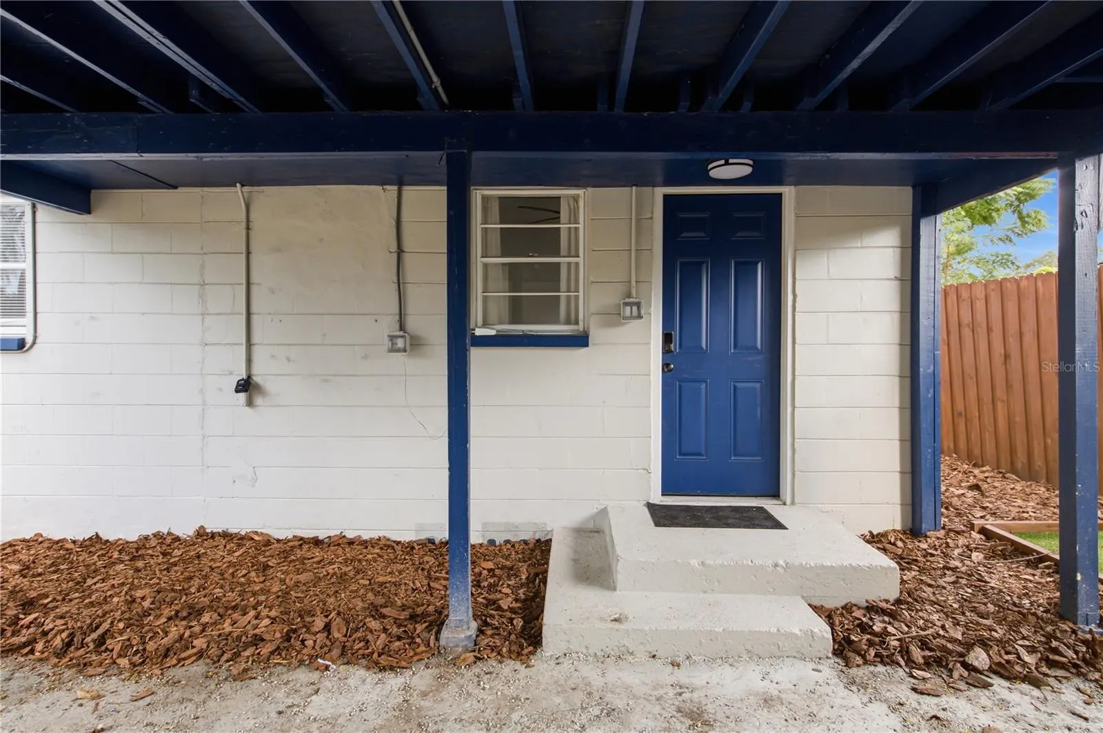 1807 DOUGLAS AVE