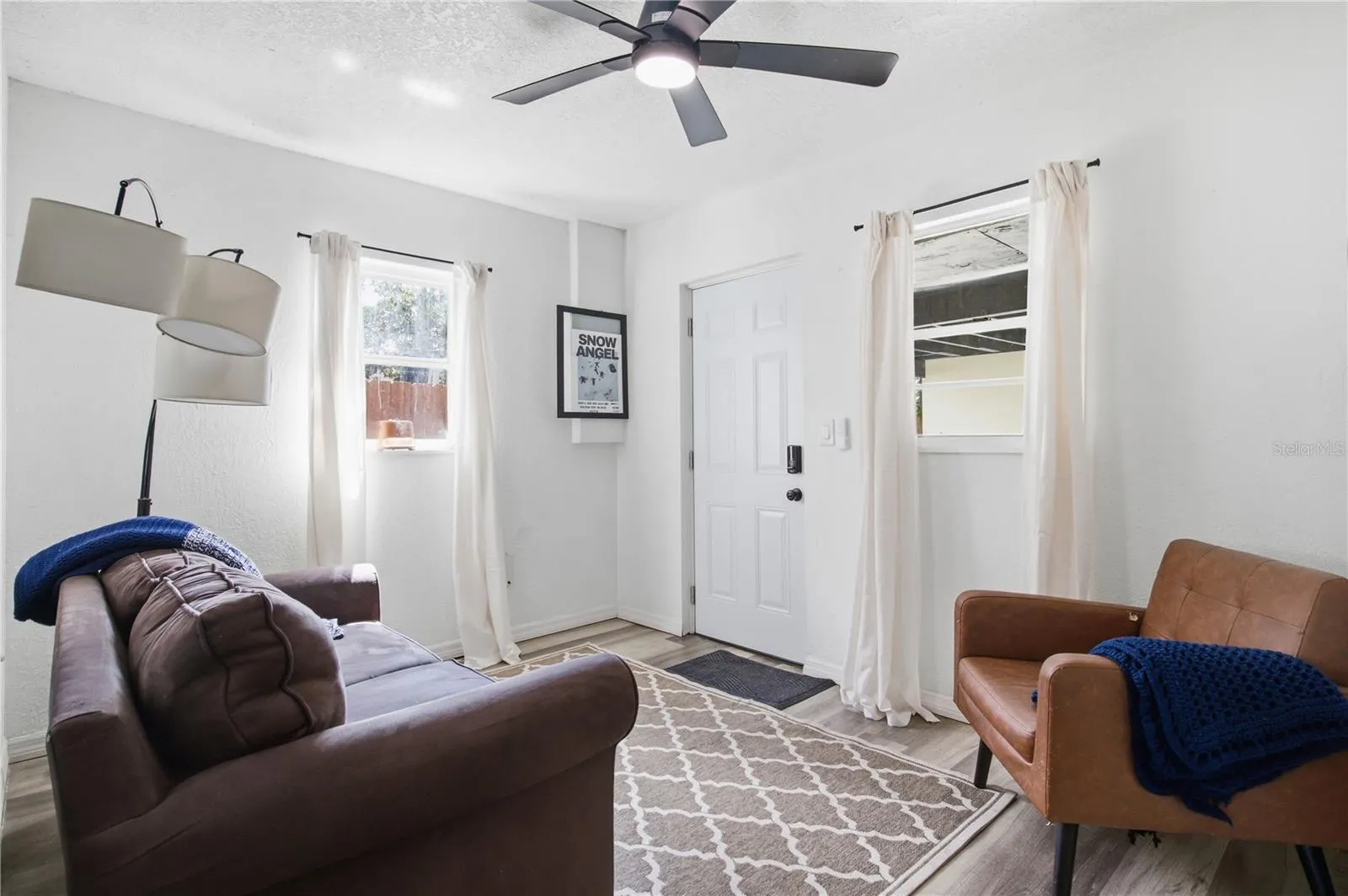 1807 DOUGLAS AVE
