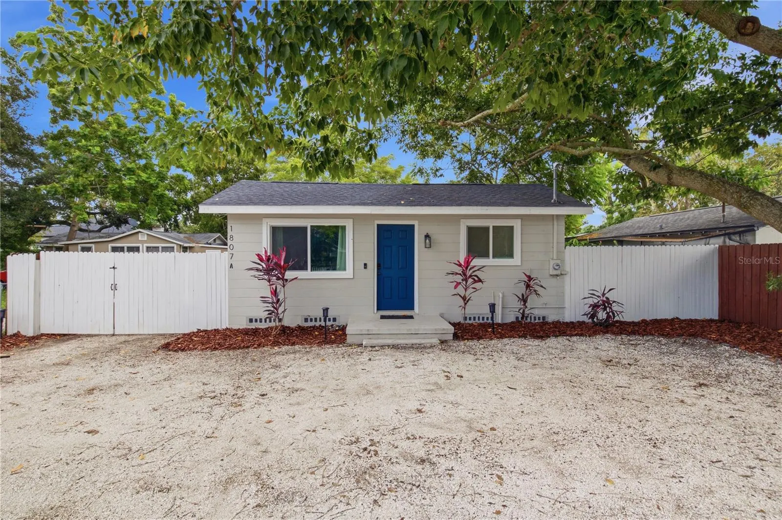 1807 DOUGLAS AVE