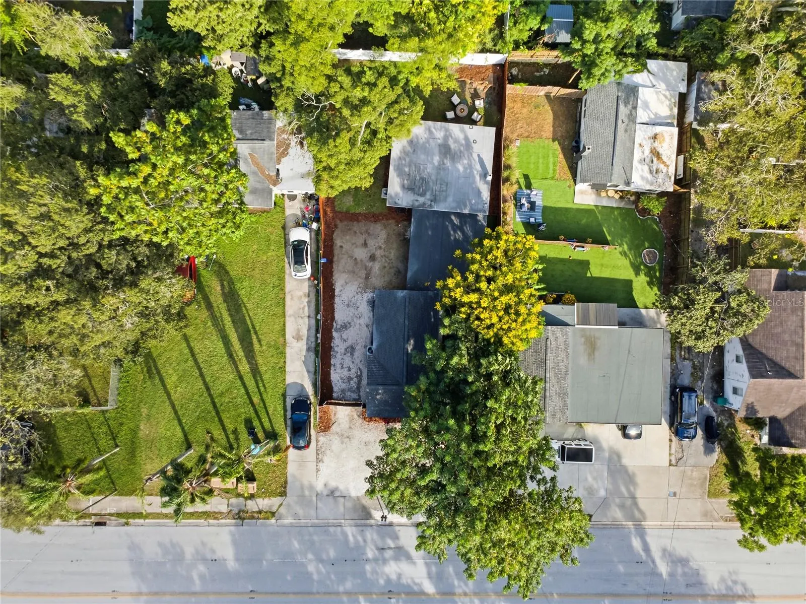 1807 DOUGLAS AVE