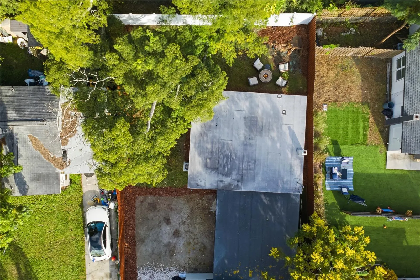 1807 DOUGLAS AVE