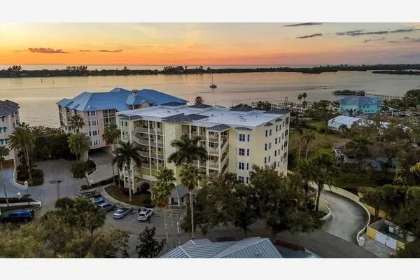 232 HIDDEN BAY DR #303 #303