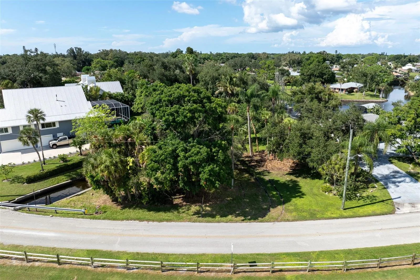 423 MAGELLAN DR