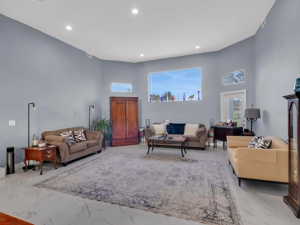 3810 BARTON COUNTRY TRL