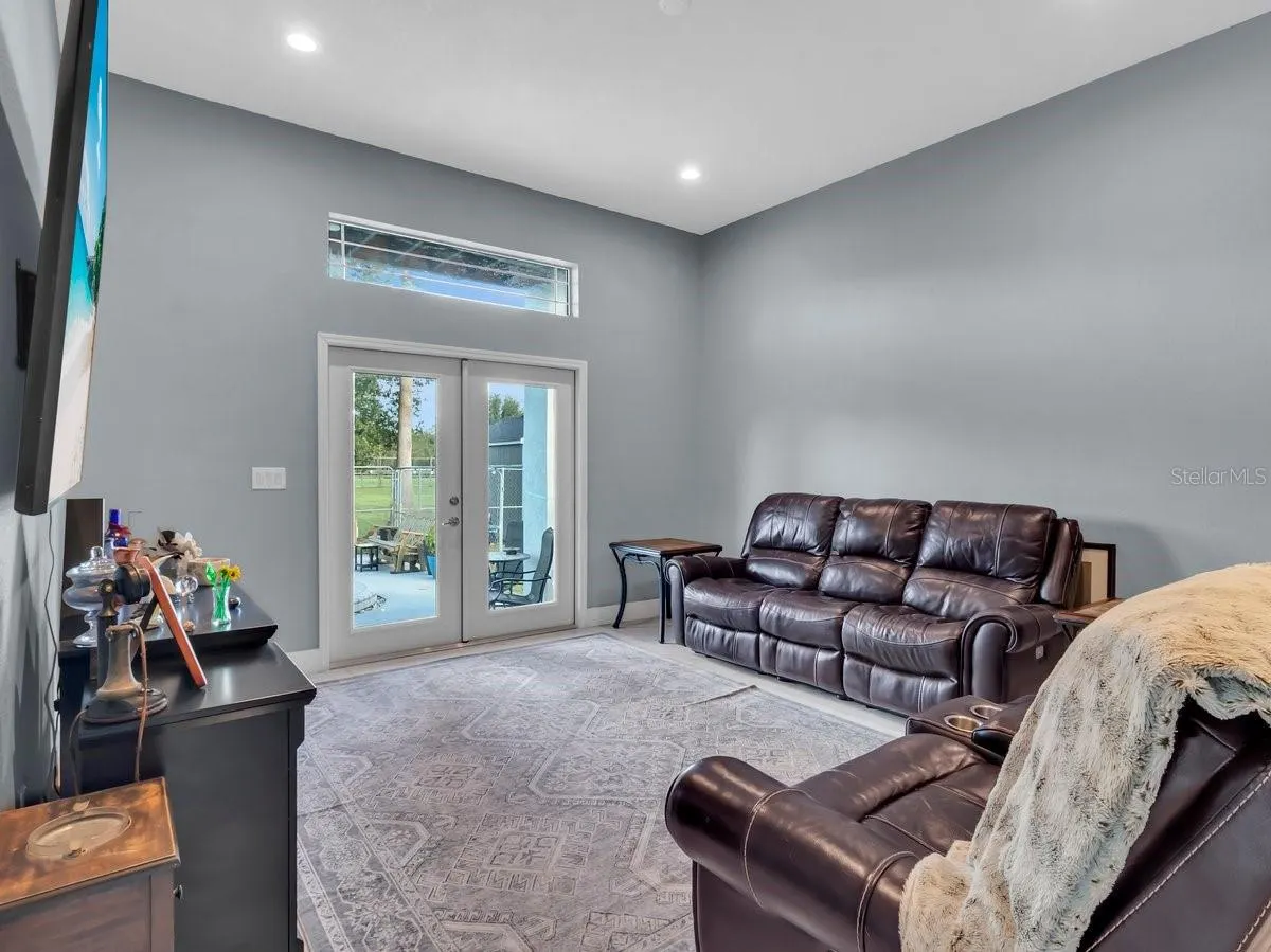 3810 BARTON COUNTRY TRL