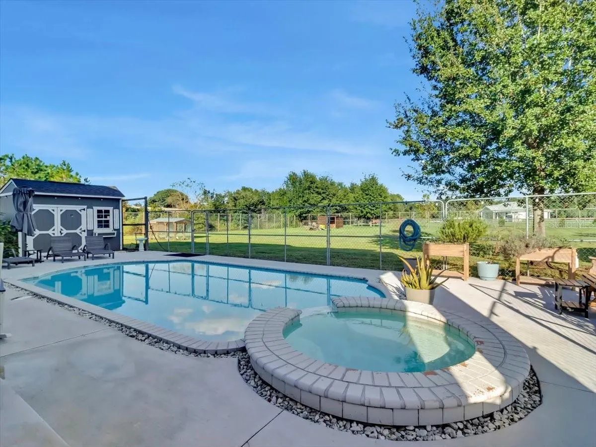 3810 BARTON COUNTRY TRL