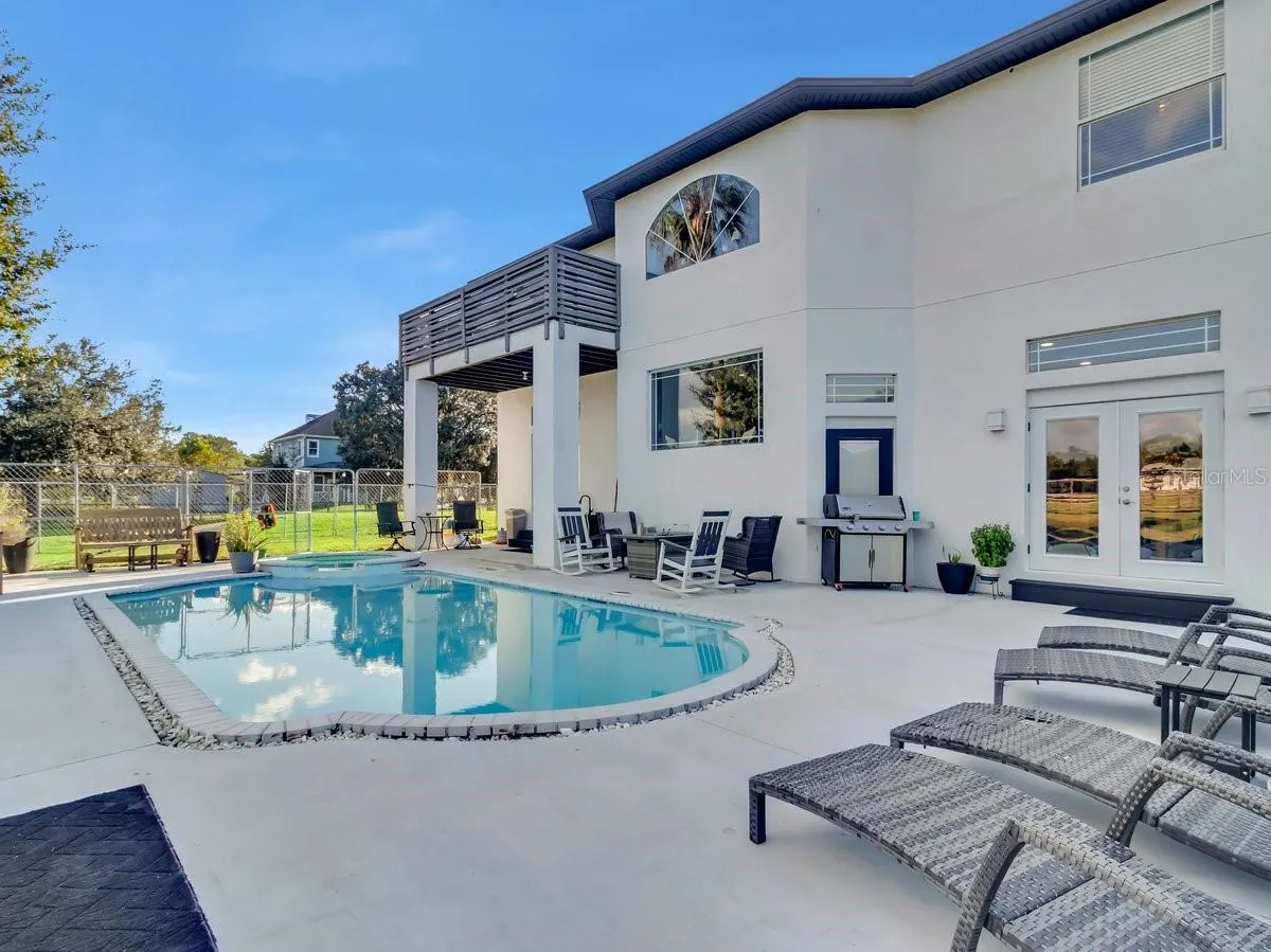 3810 BARTON COUNTRY TRL