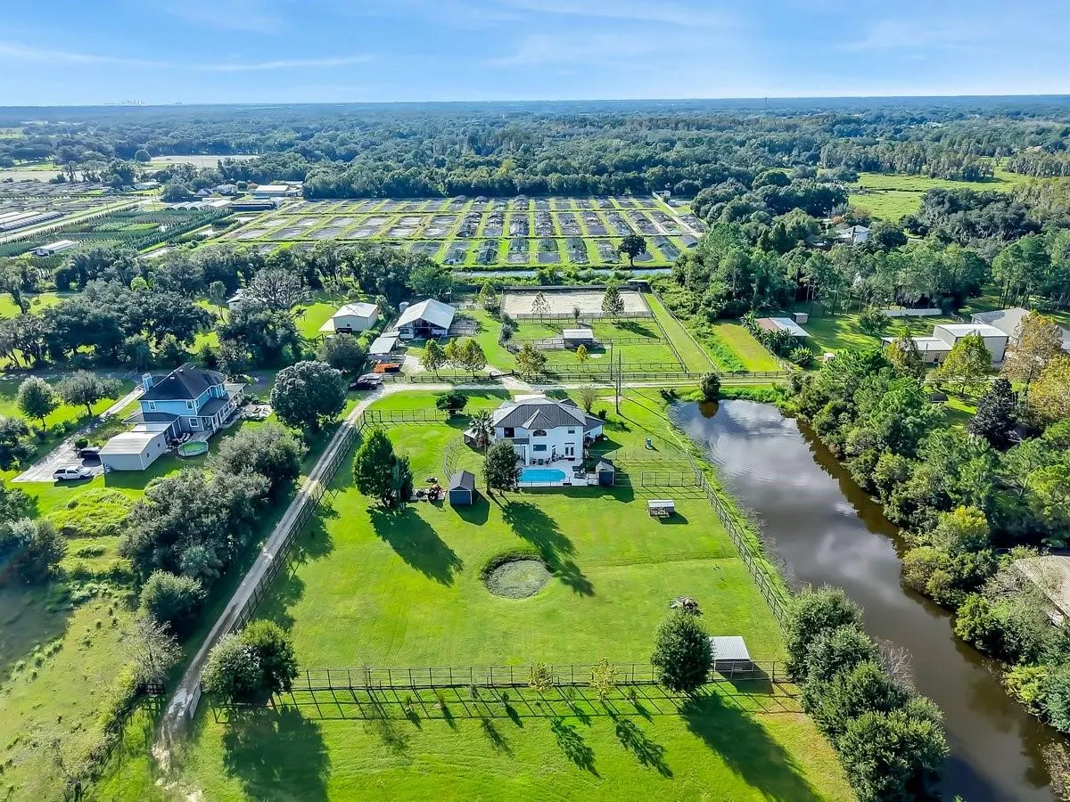 3810 BARTON COUNTRY TRL