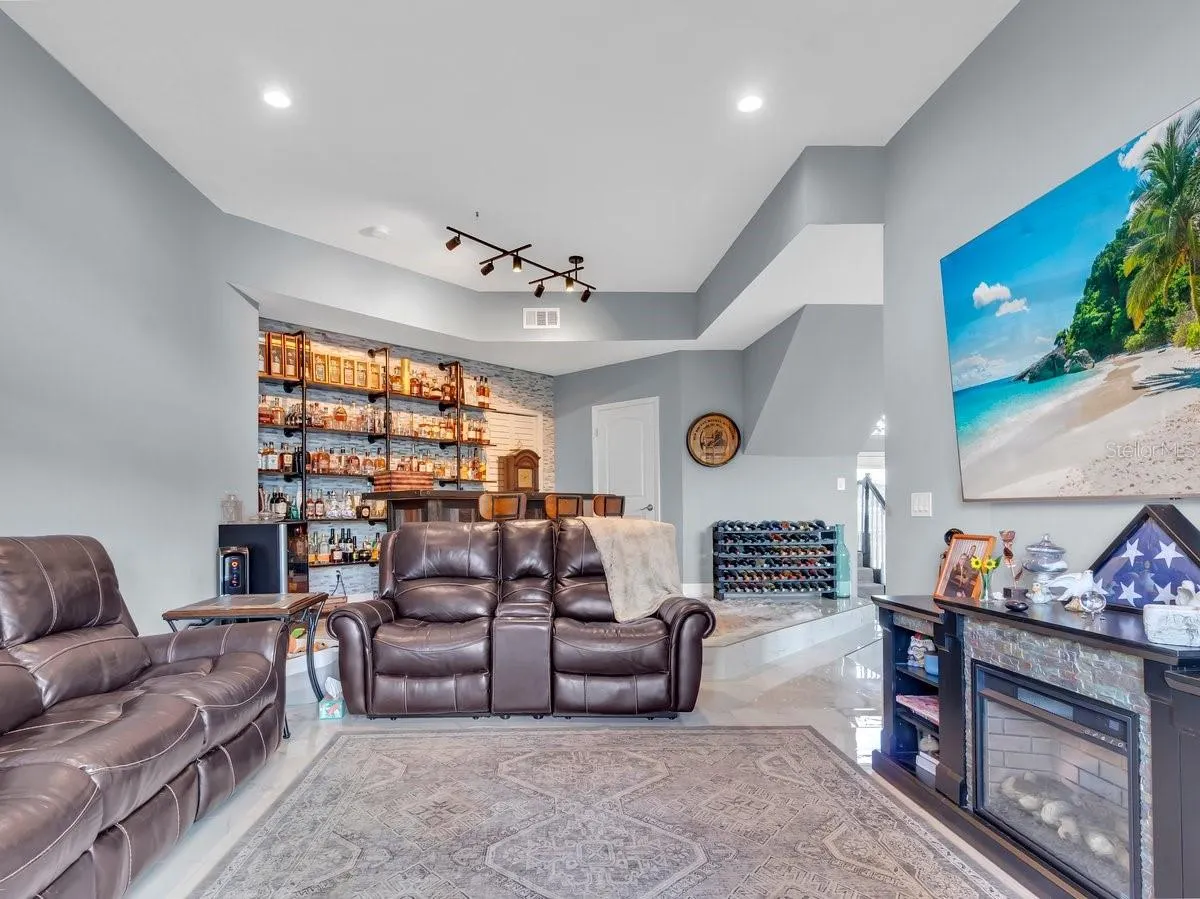 3810 BARTON COUNTRY TRL