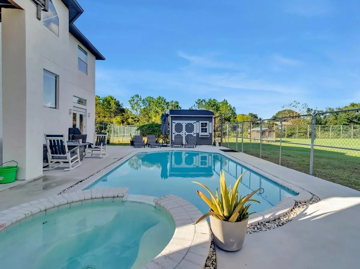 3810 BARTON COUNTRY TRL