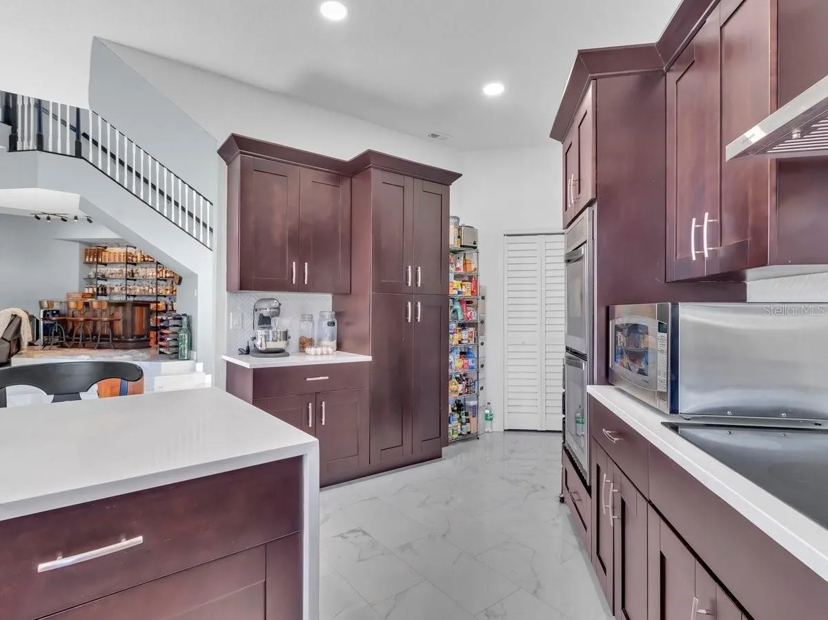 3810 BARTON COUNTRY TRL
