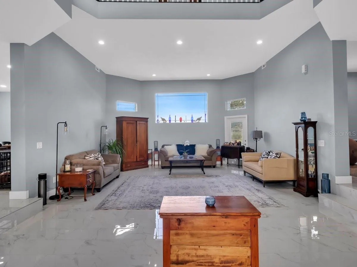 3810 BARTON COUNTRY TRL