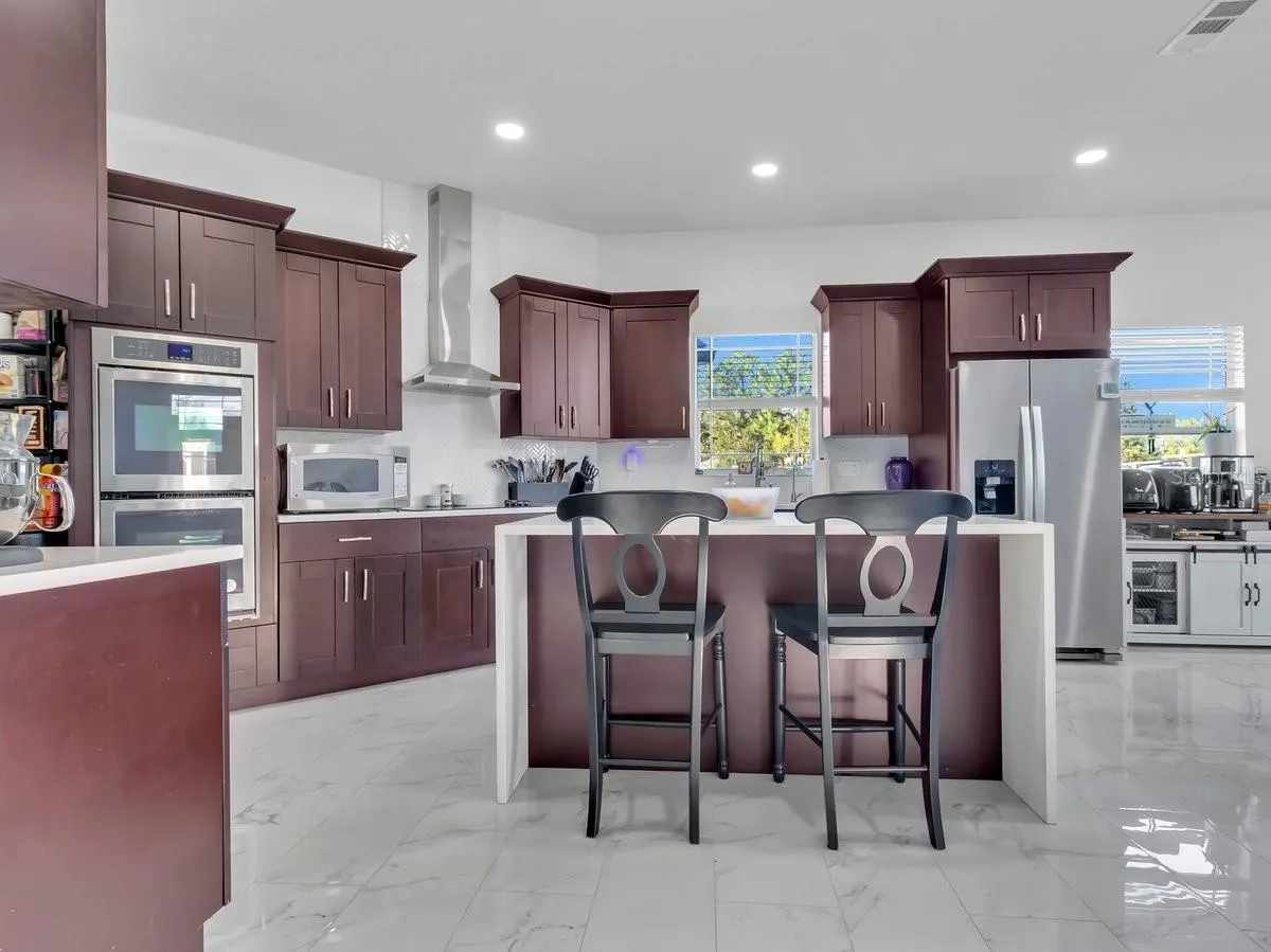 3810 BARTON COUNTRY TRL