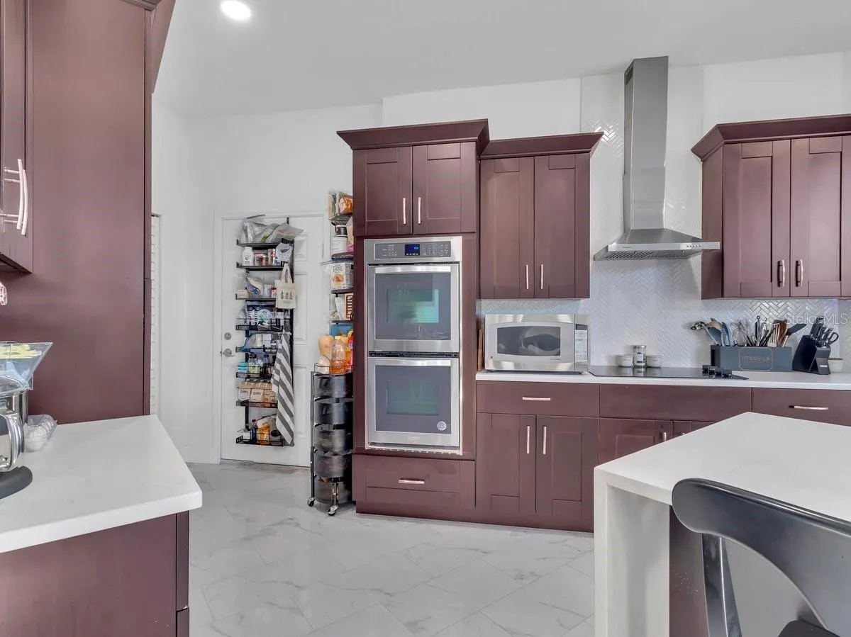 3810 BARTON COUNTRY TRL