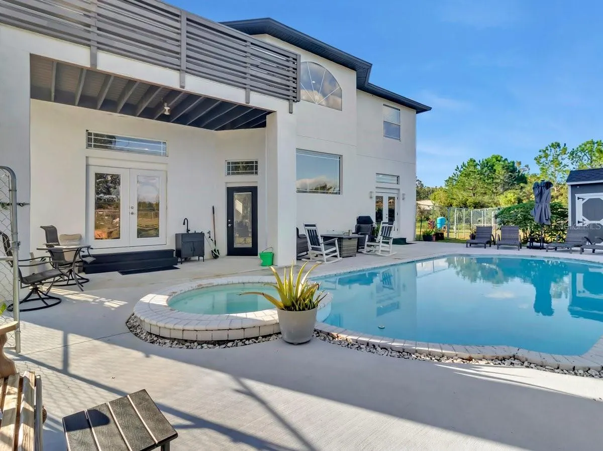 3810 BARTON COUNTRY TRL