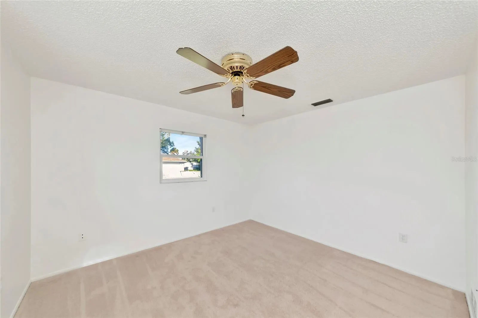 102 SANDHURST DR
