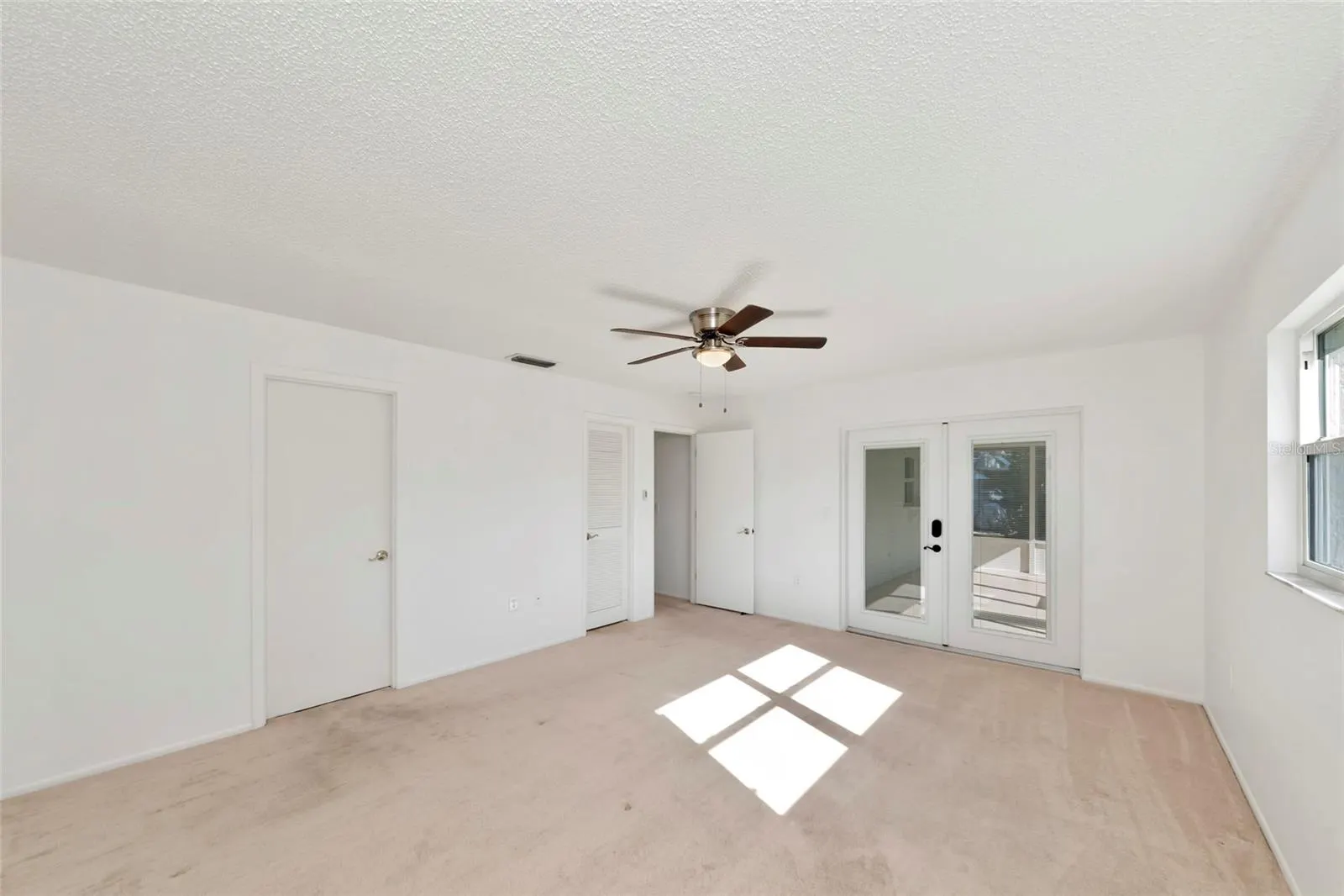 102 SANDHURST DR