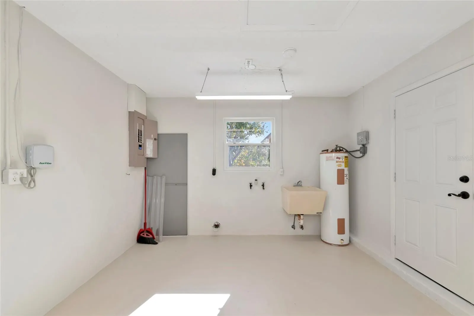 102 SANDHURST DR
