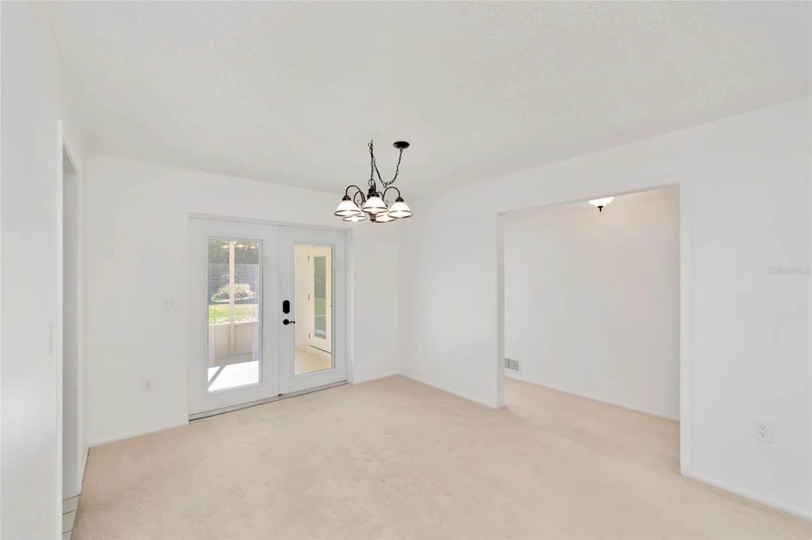 102 SANDHURST DR
