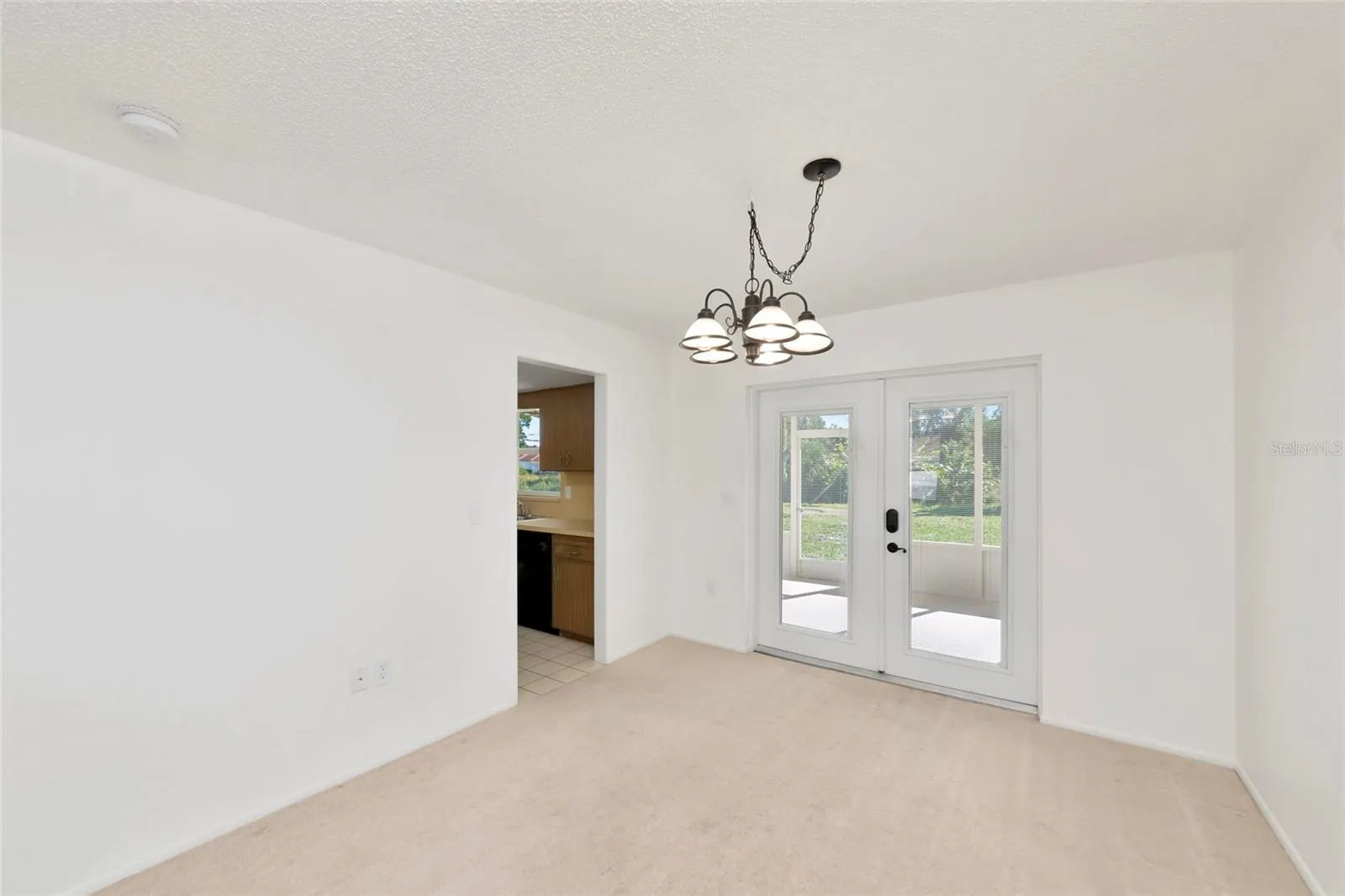 102 SANDHURST DR