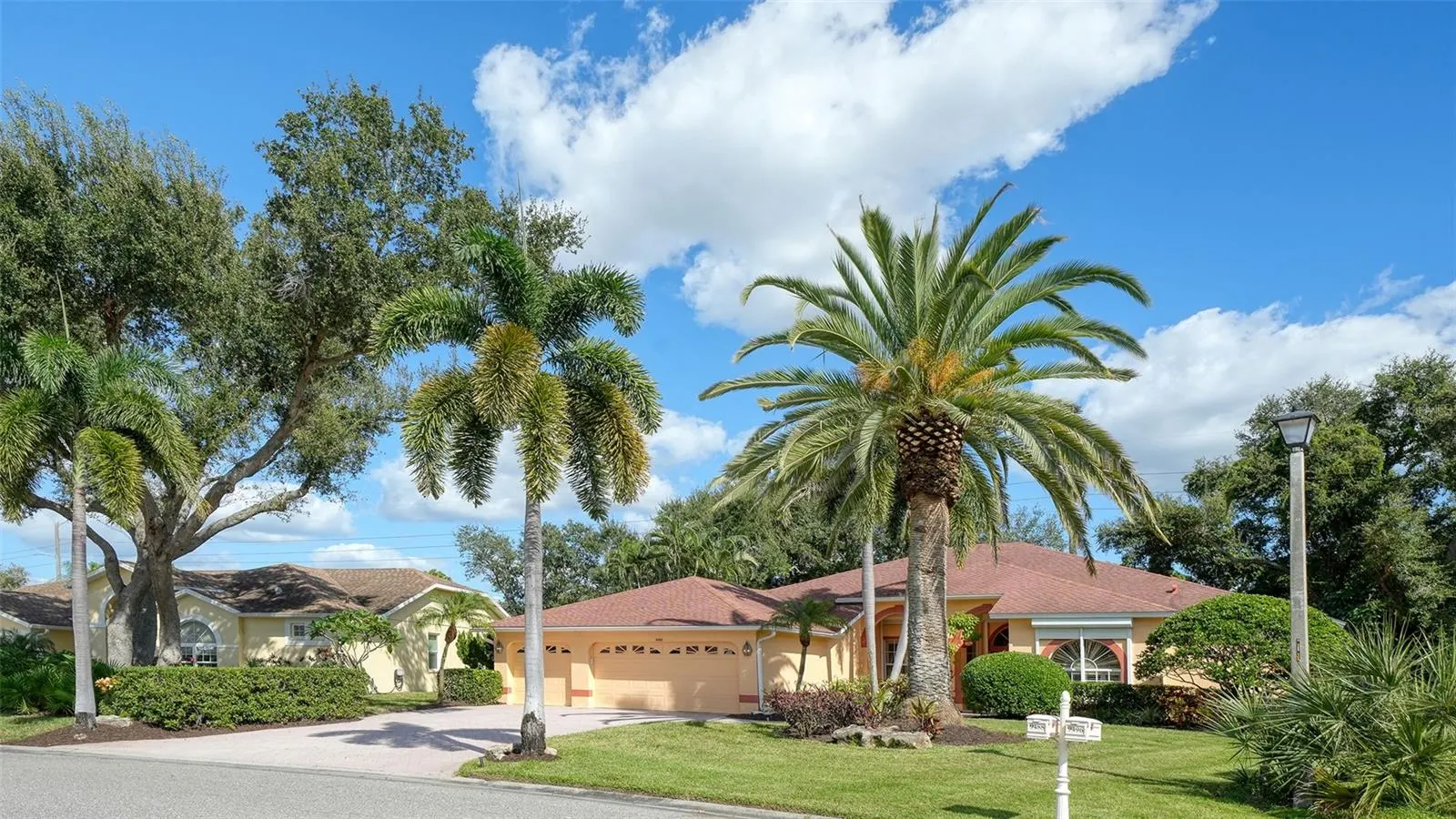 9488 HAWKSMOOR LN