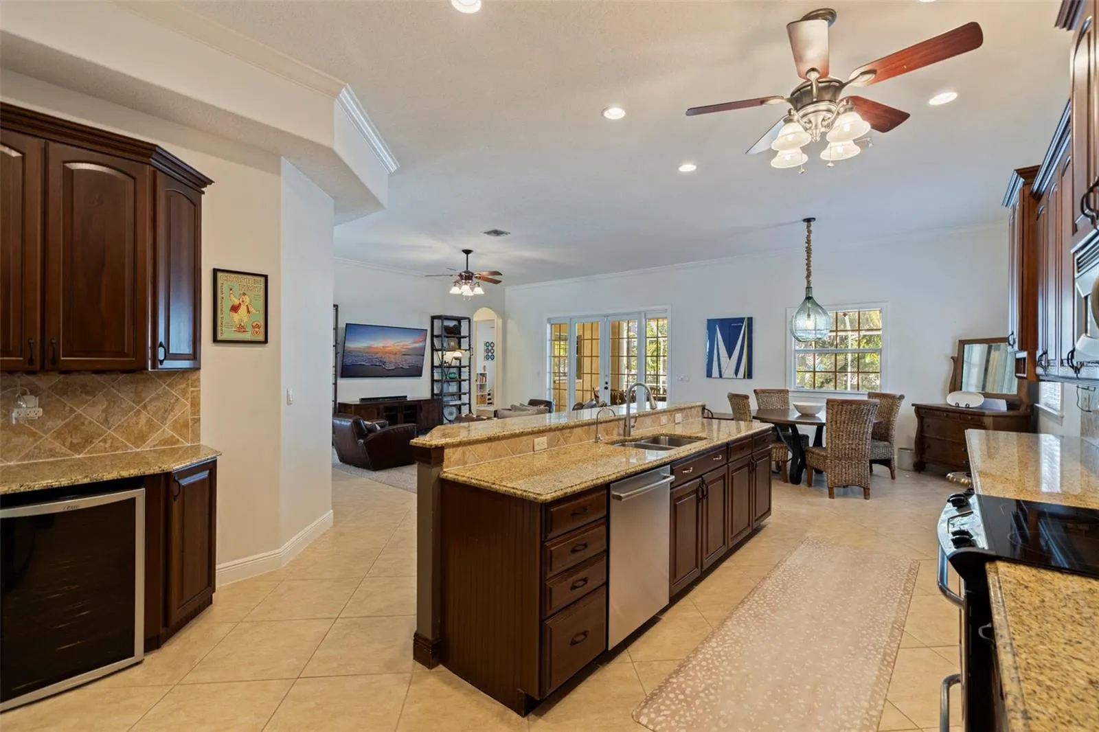 647 SANTA MARIA DR