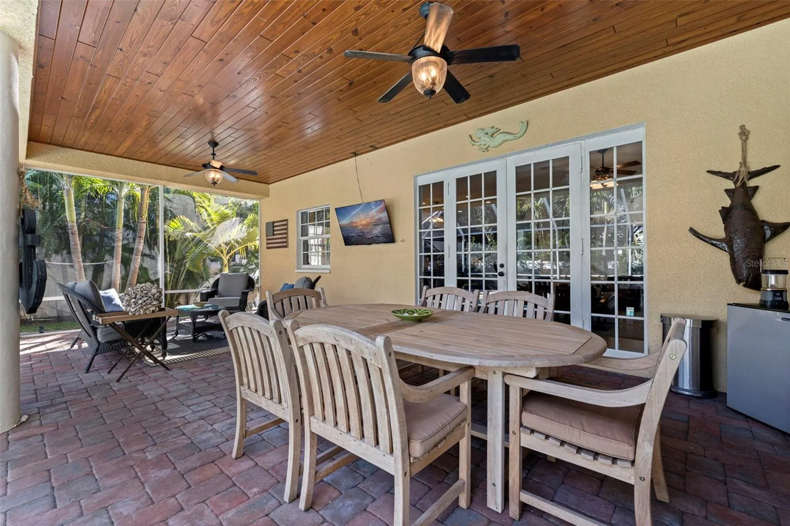 647 SANTA MARIA DR