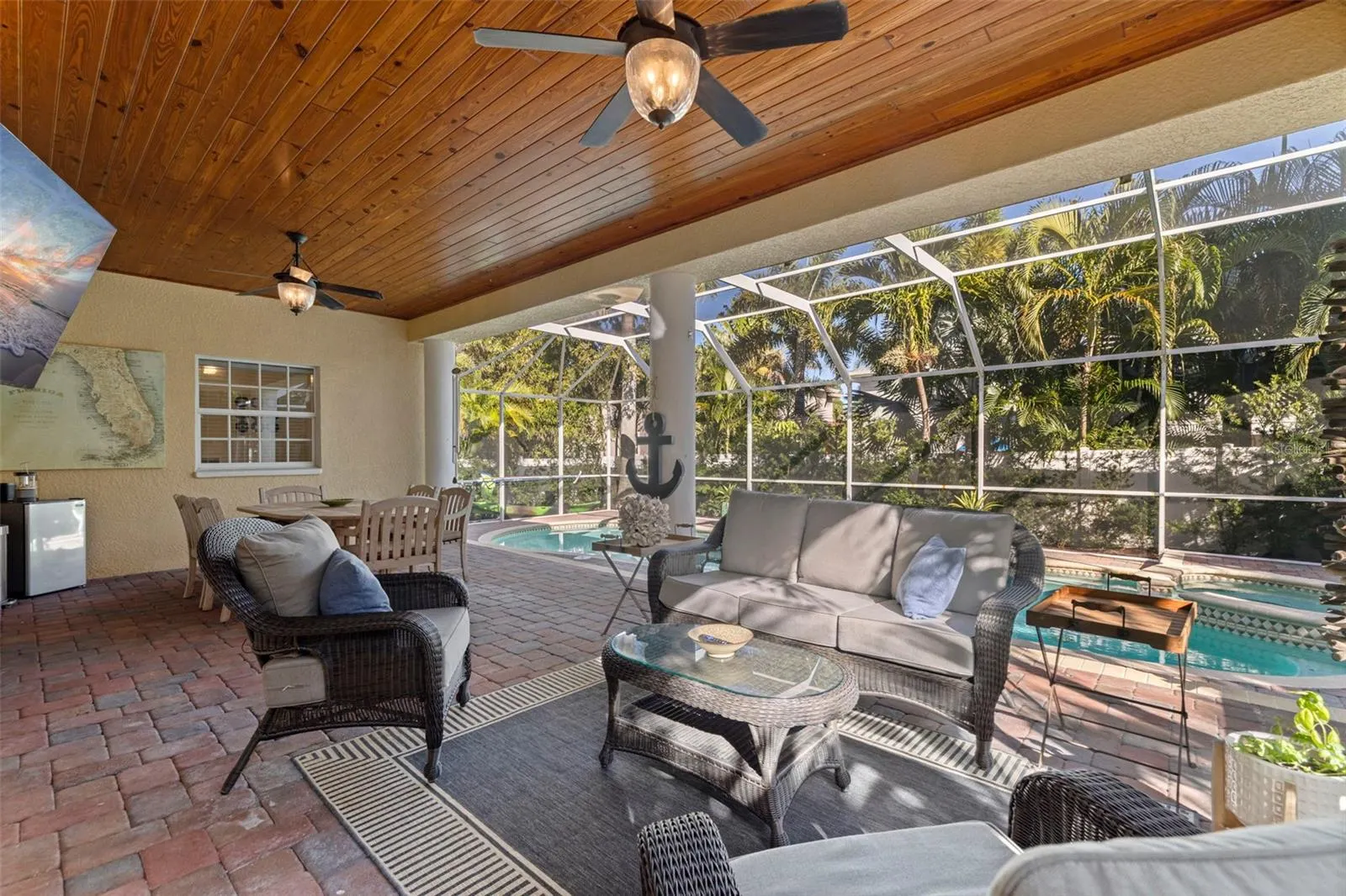 647 SANTA MARIA DR