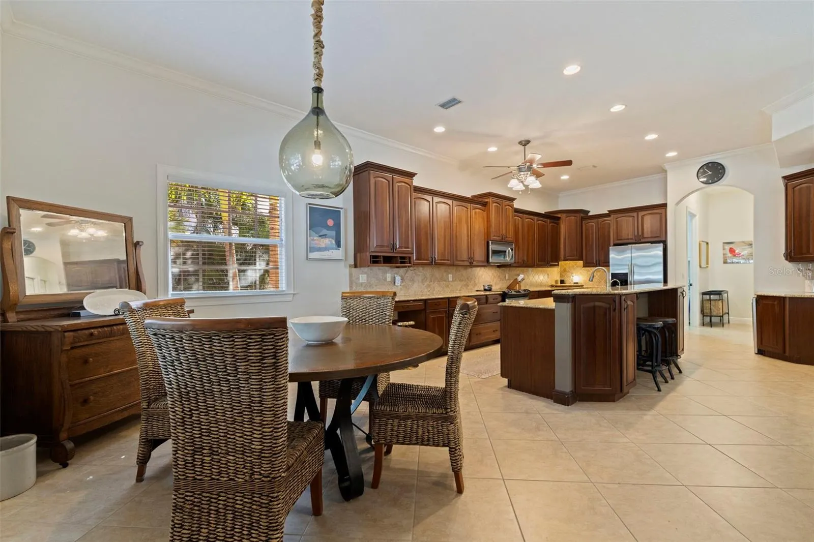 647 SANTA MARIA DR