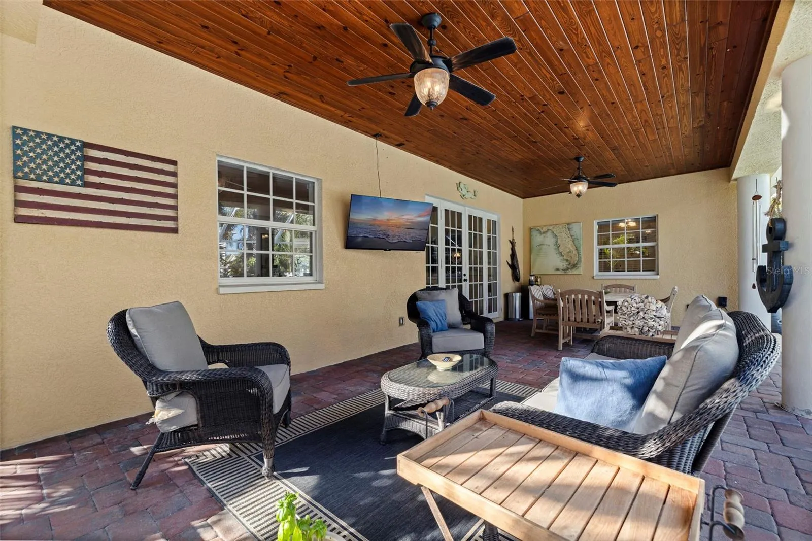 647 SANTA MARIA DR