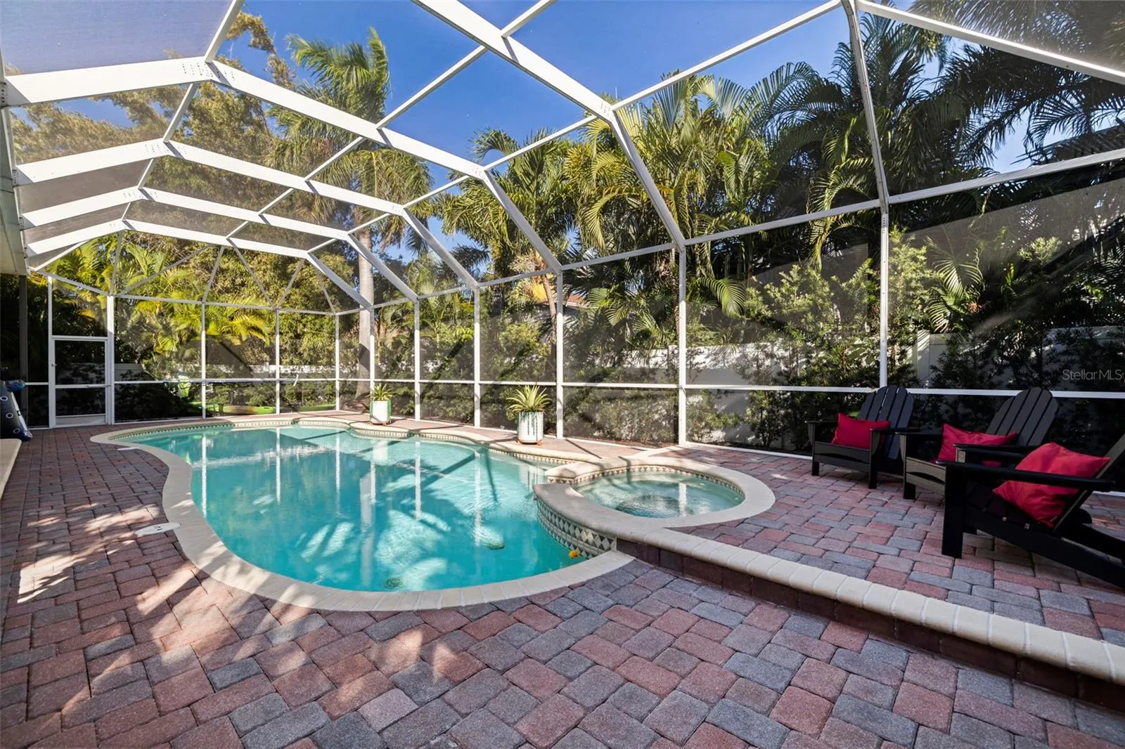 647 SANTA MARIA DR