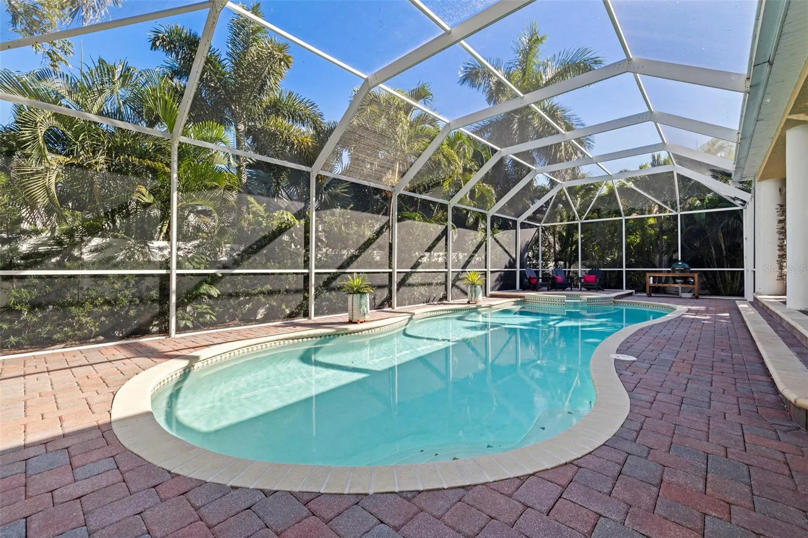 647 SANTA MARIA DR