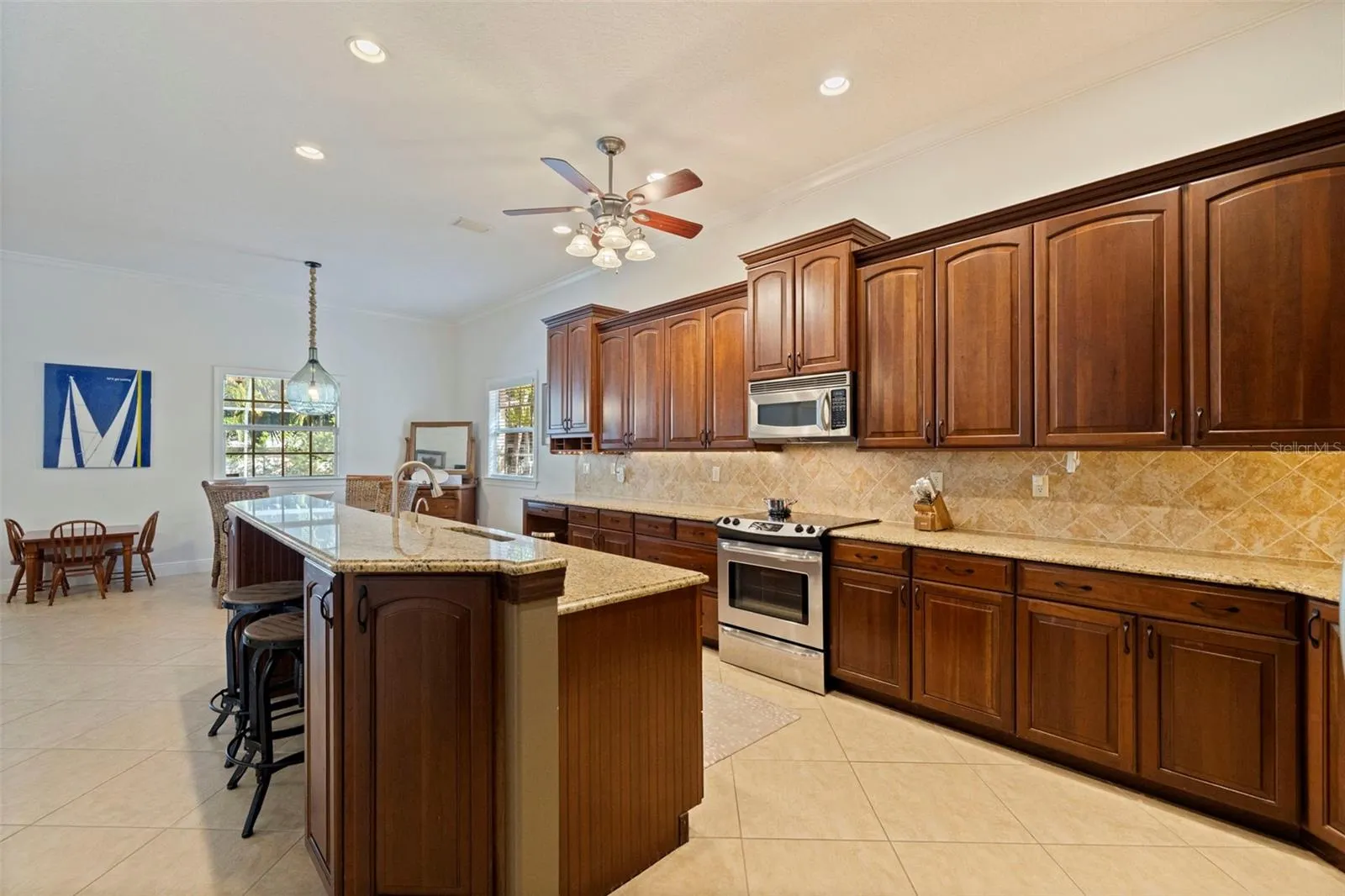 647 SANTA MARIA DR
