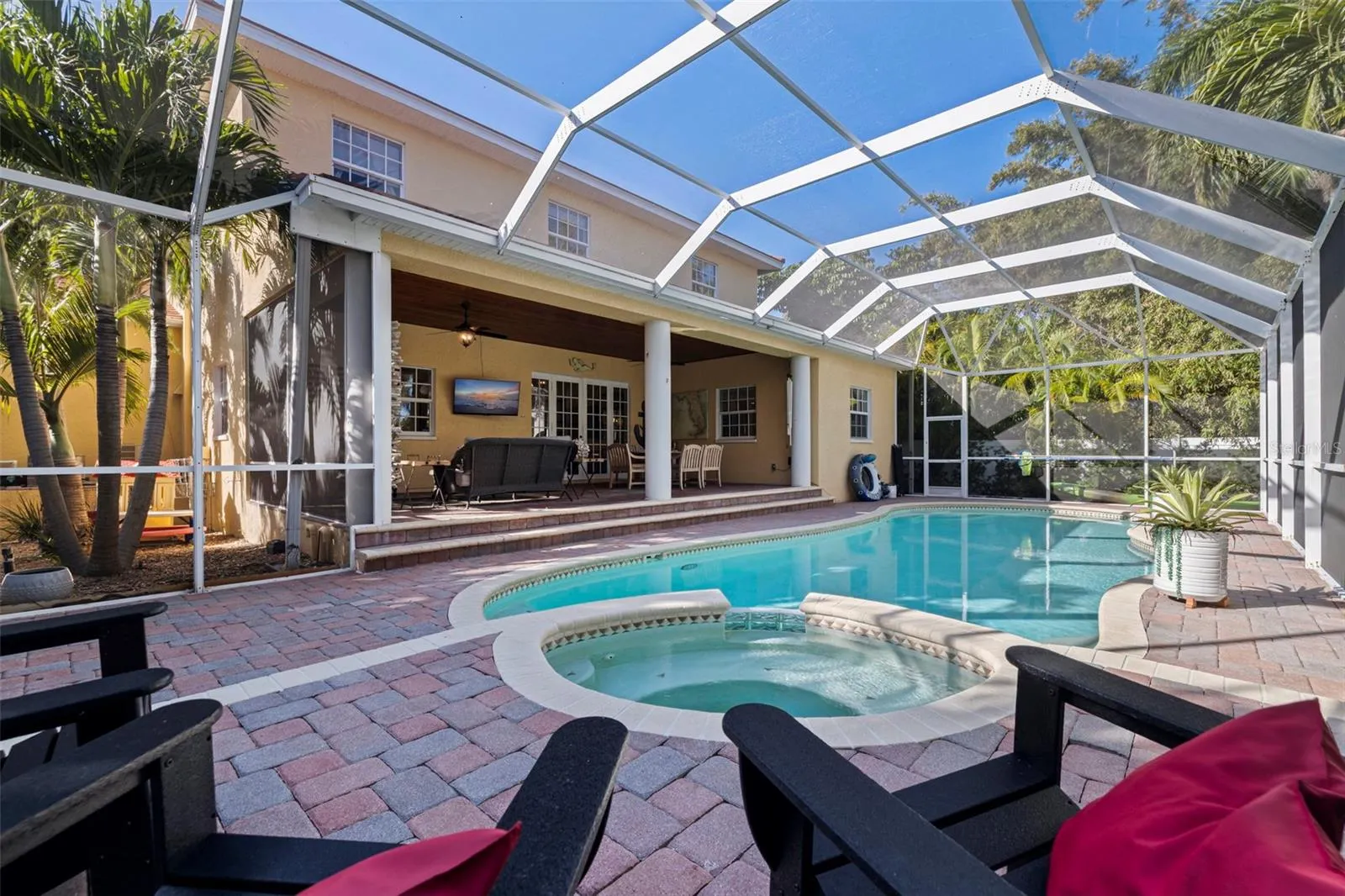 647 SANTA MARIA DR