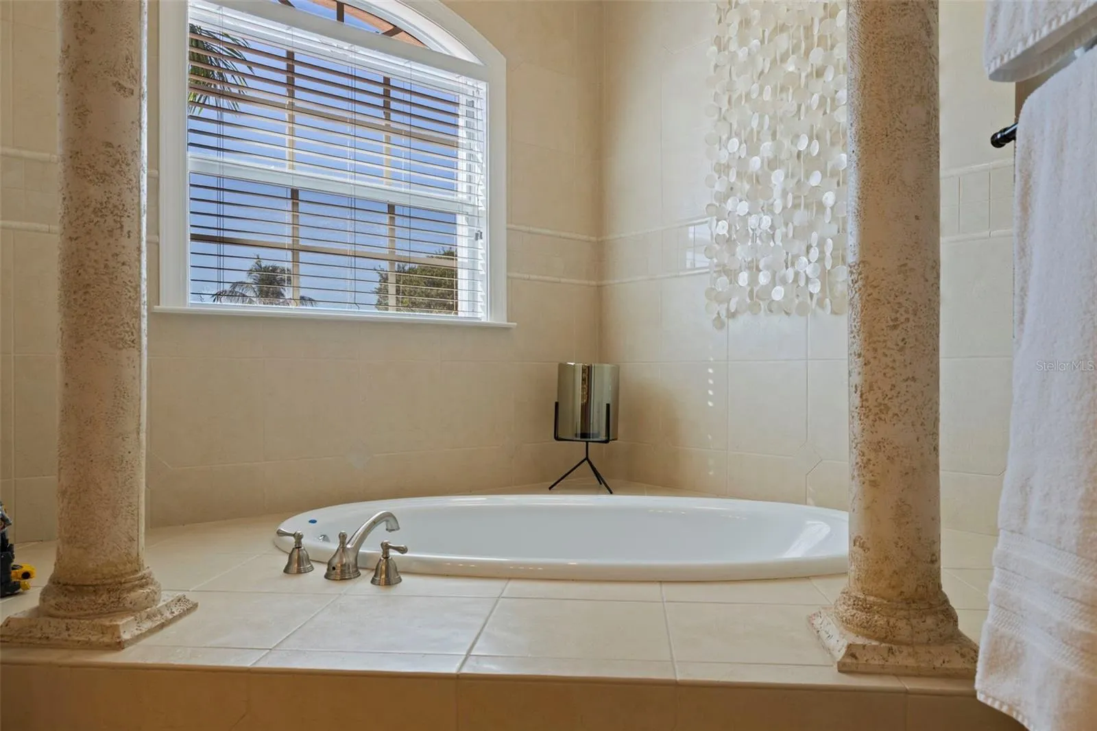 647 SANTA MARIA DR