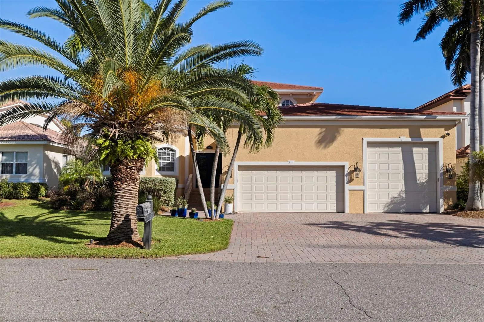 647 SANTA MARIA DR