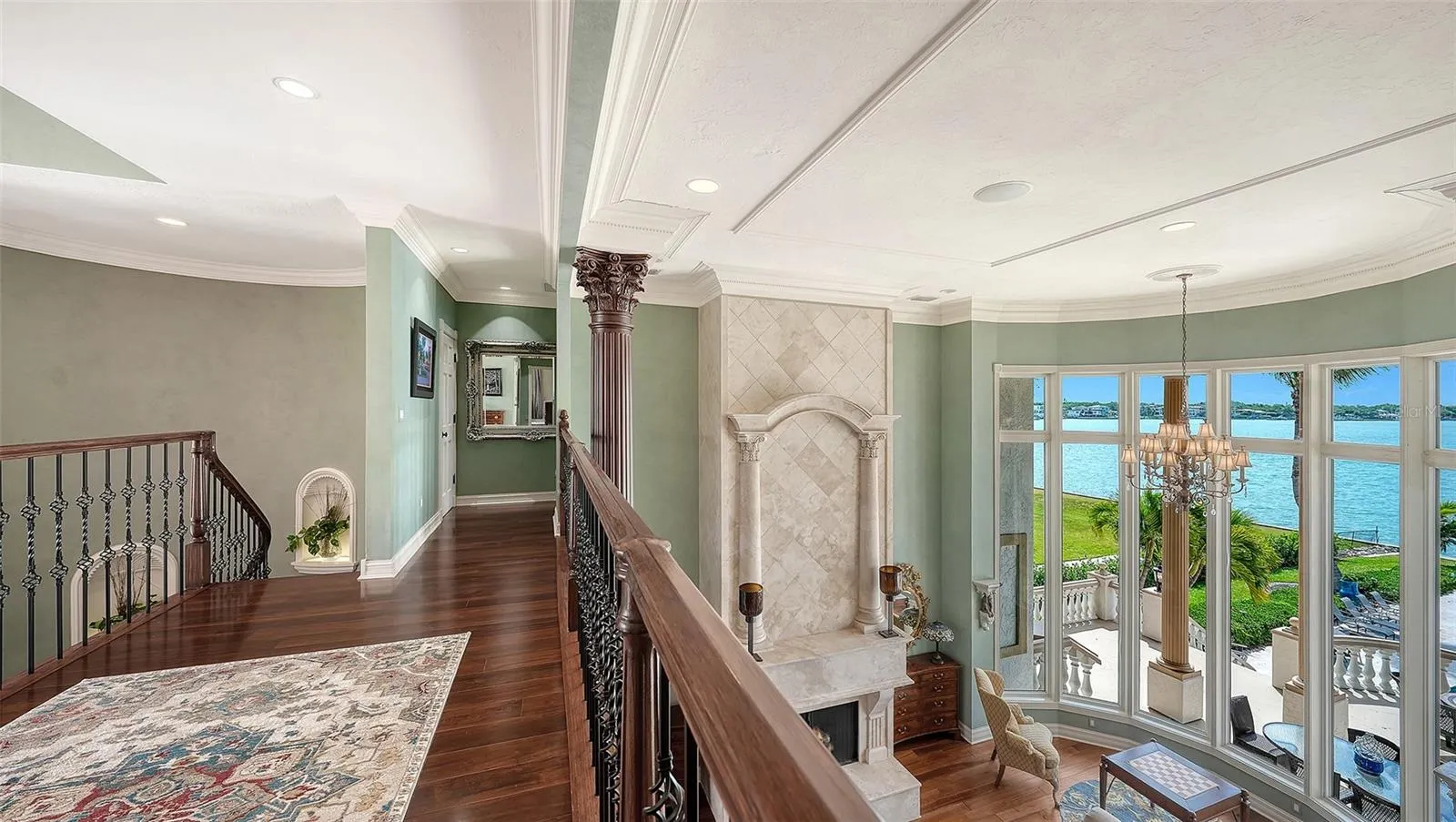 1240 HILLVIEW DR