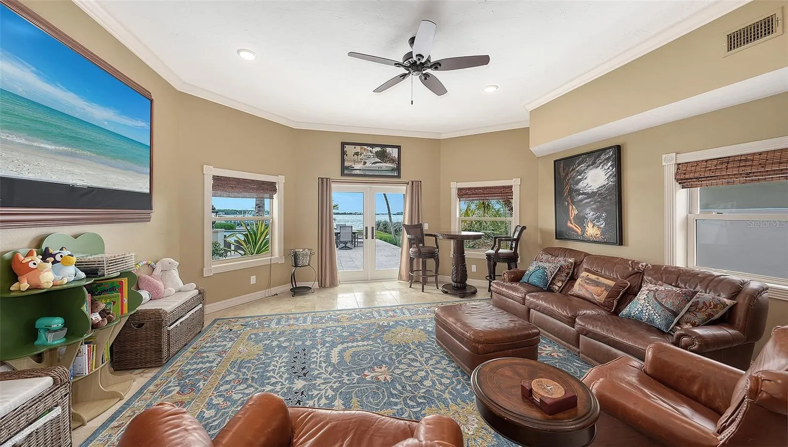 1240 HILLVIEW DR