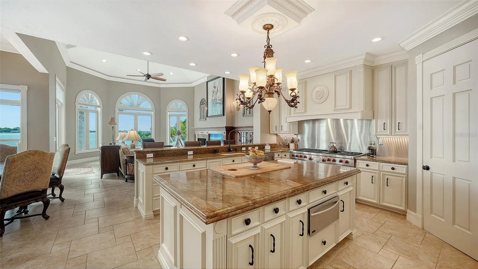 1240 HILLVIEW DR