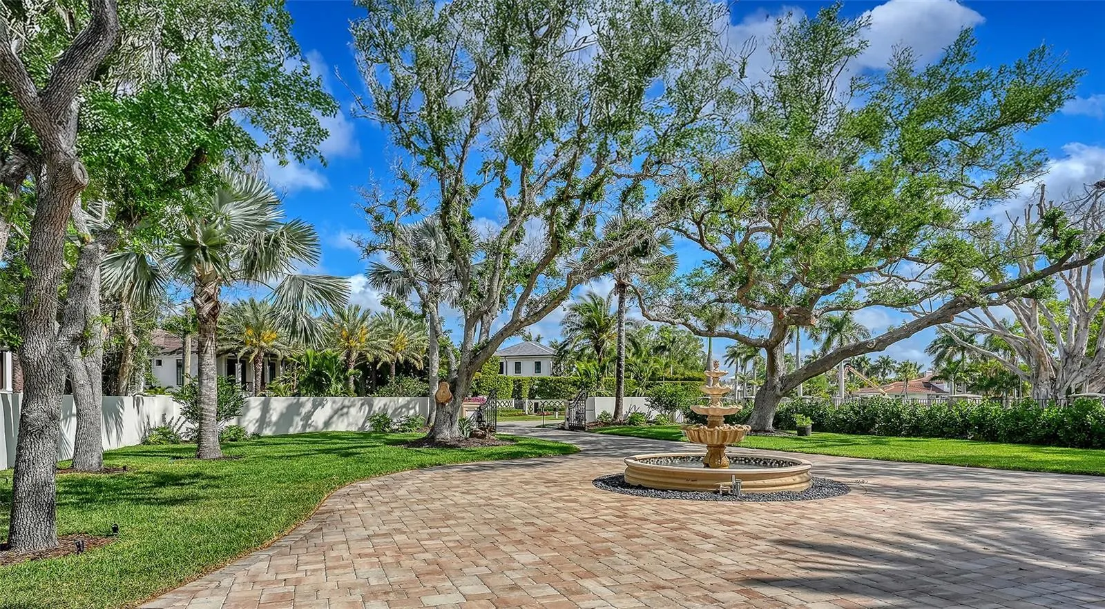 1240 HILLVIEW DR