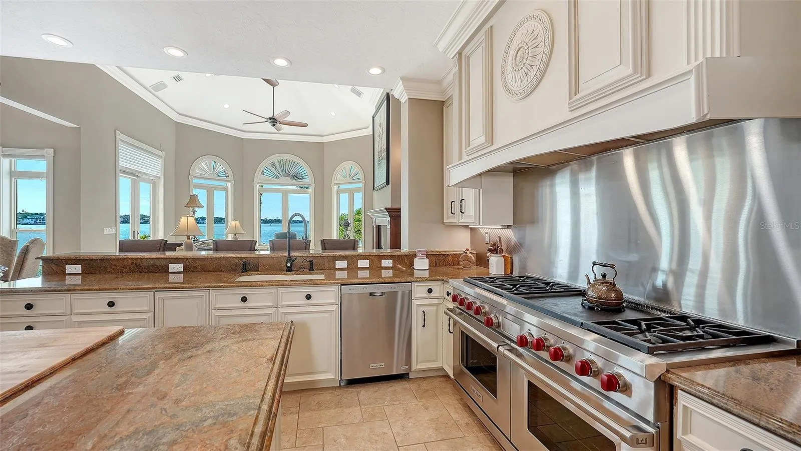 1240 HILLVIEW DR