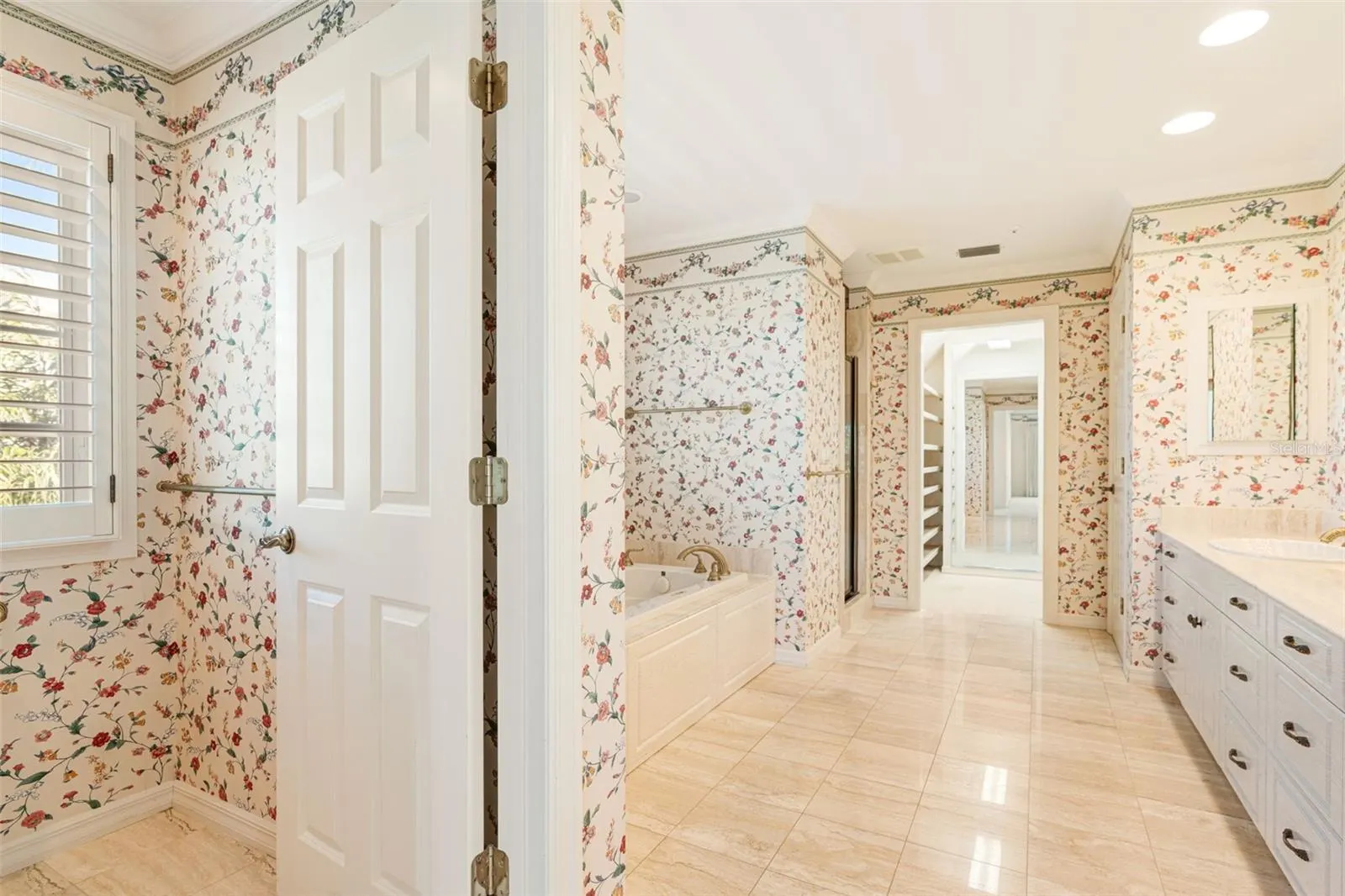8846 FISHERMENS BAY DR
