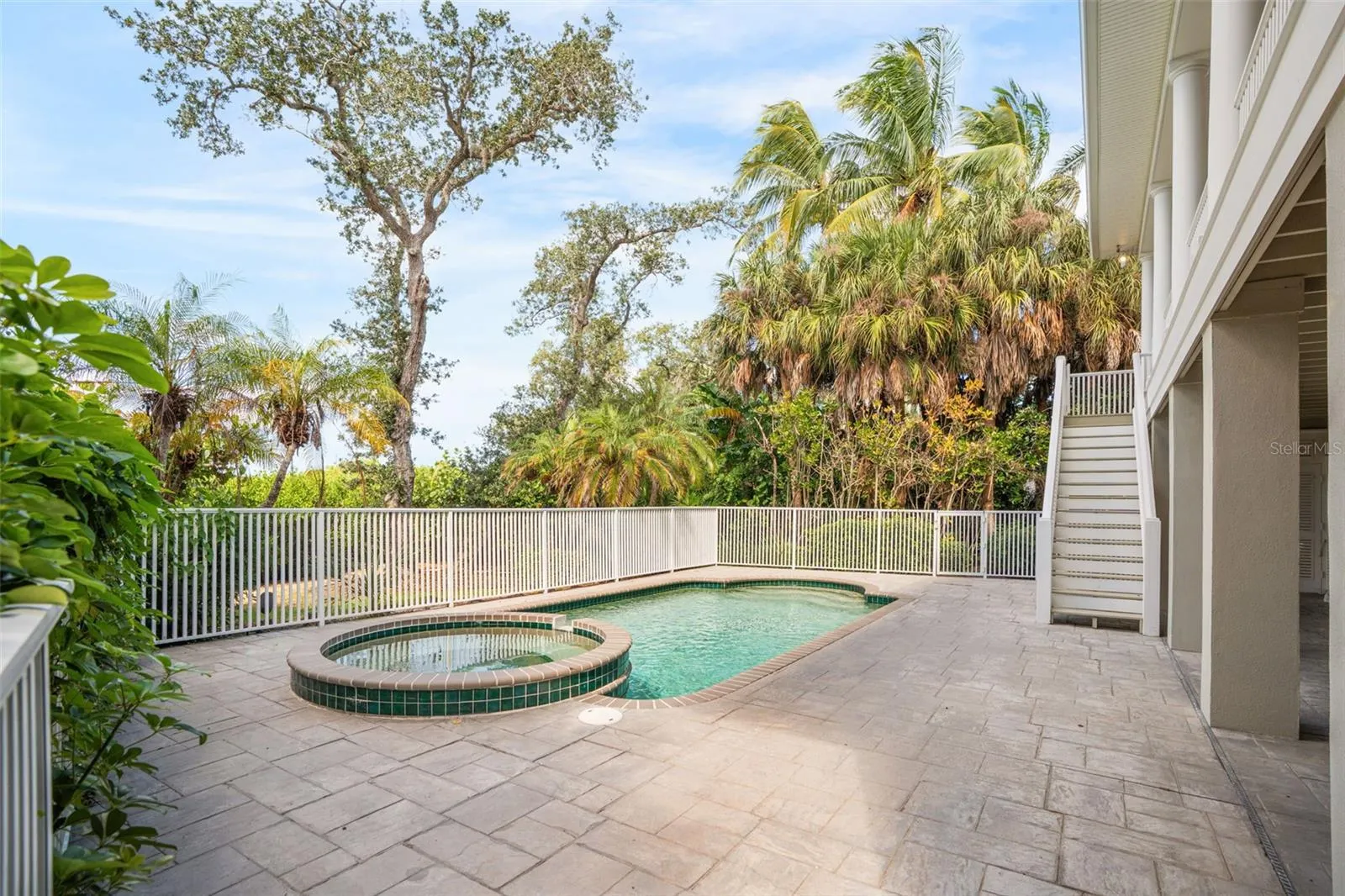 8846 FISHERMENS BAY DR