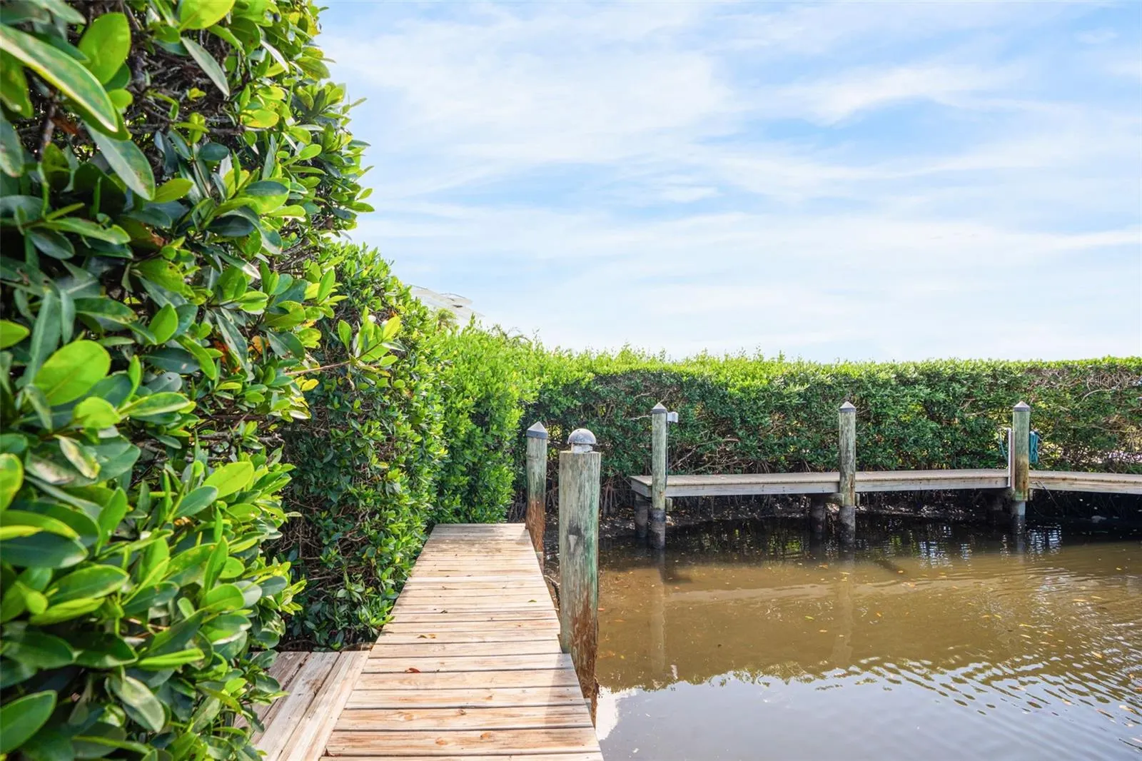 8846 FISHERMENS BAY DR