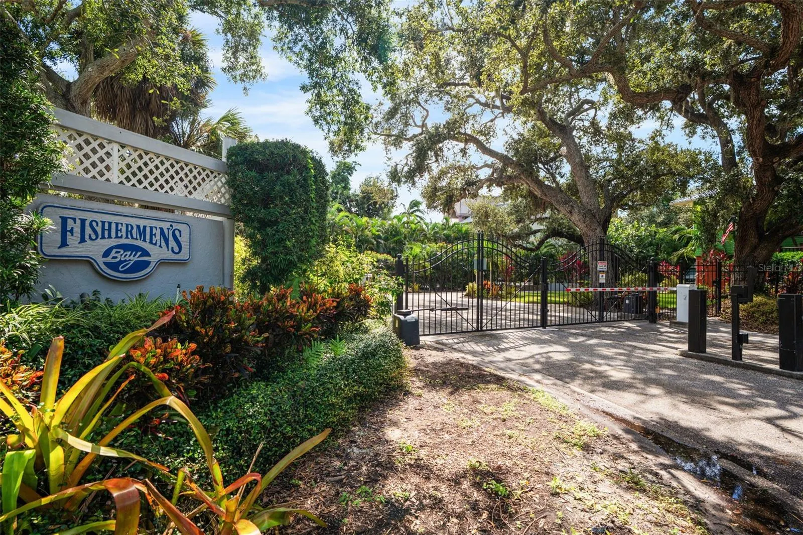 8846 FISHERMENS BAY DR