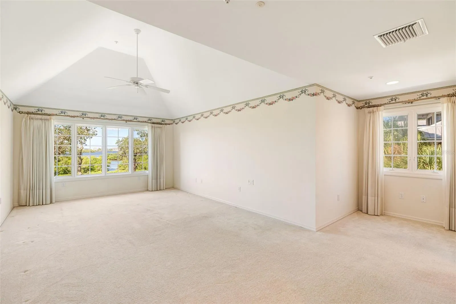 8846 FISHERMENS BAY DR